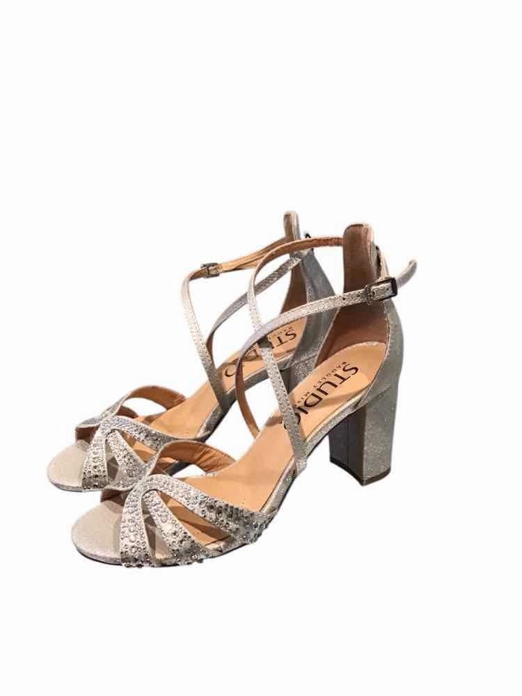 Badgley Mischka Silver Size 5 Shoes