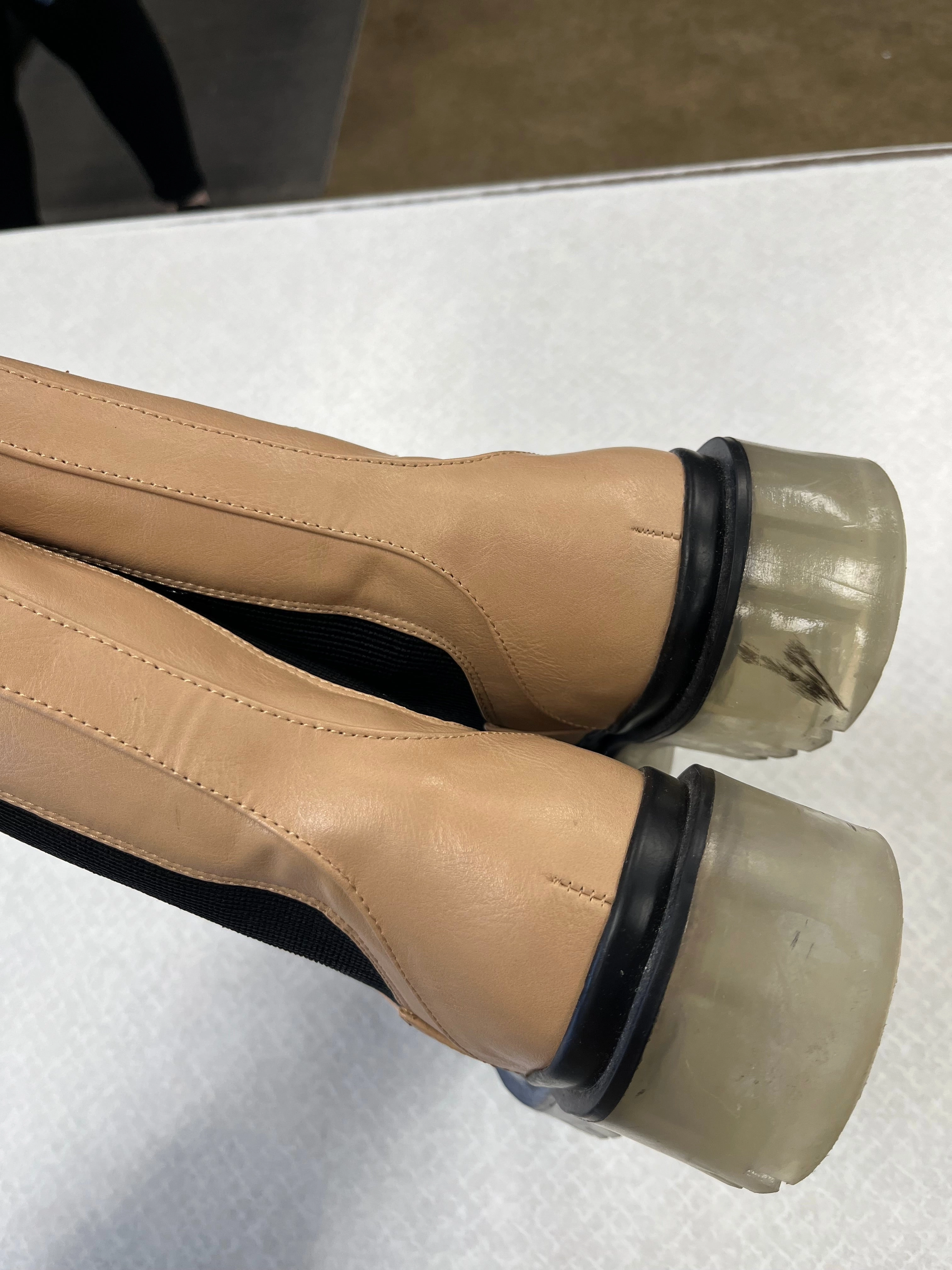 Boots Ankle Flats By Asos In Tan, Size: 7
