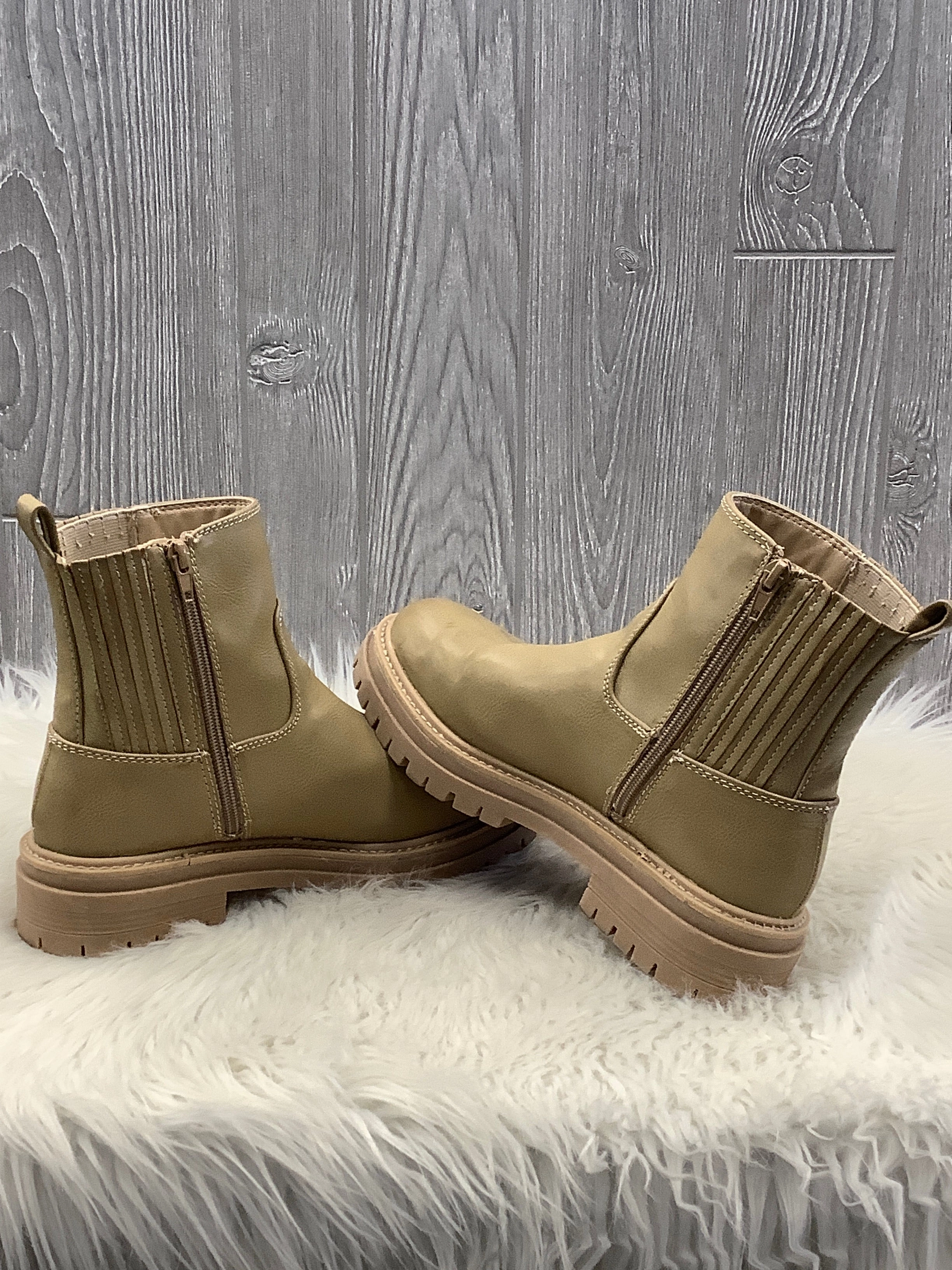 Boots Ankle Flats By Time And Tru In Green, Size: 8