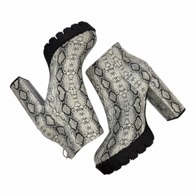 Boots Ankle Heels By Fashion Nova In Snakeskin Print, Size: 11
