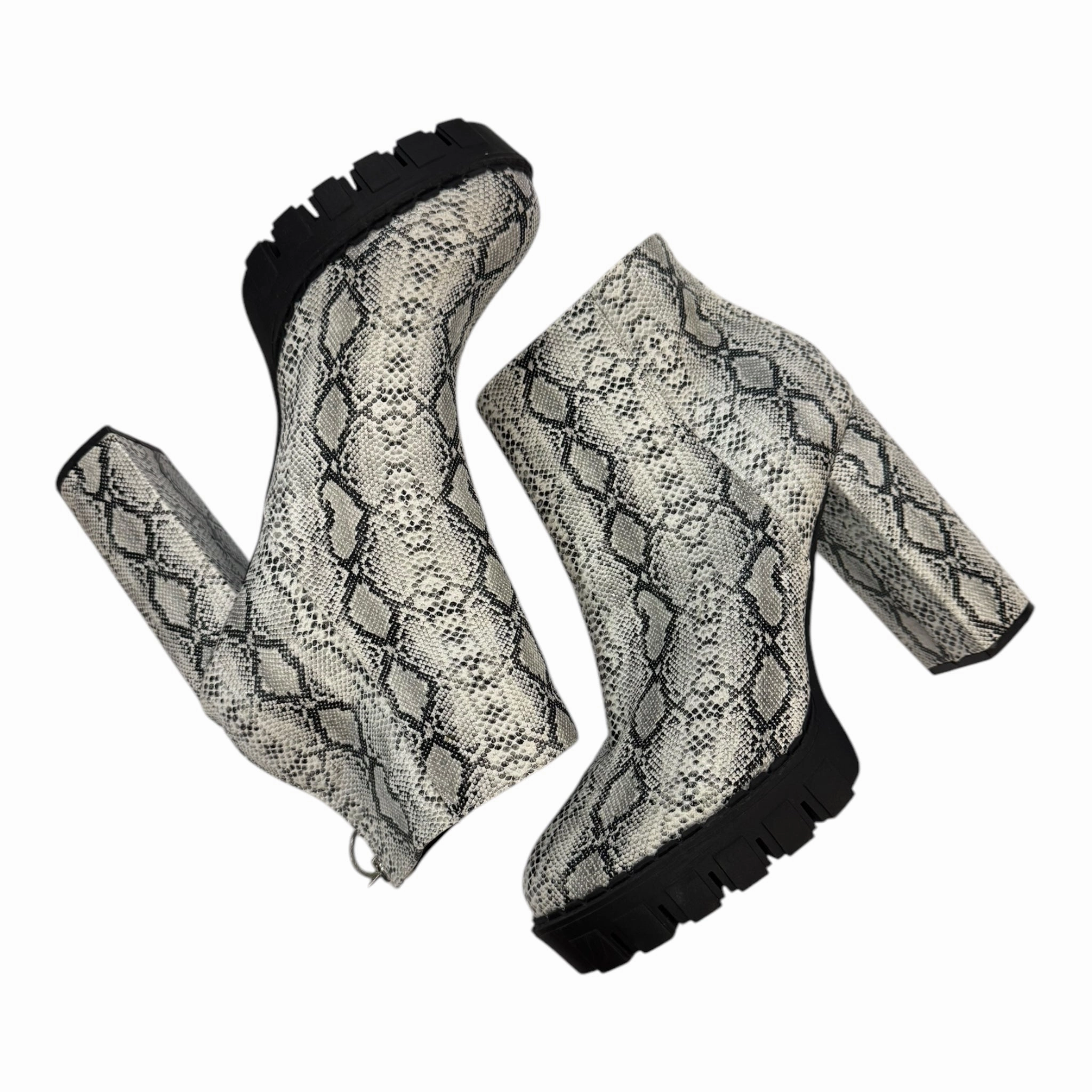 Boots Ankle Heels By Fashion Nova In Snakeskin Print, Size: 11