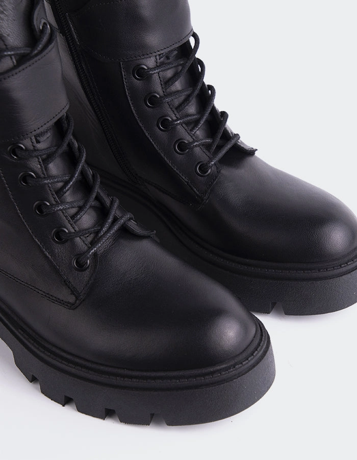 Flensburg Black Leather