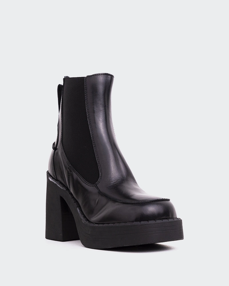 Pepas Black Leather