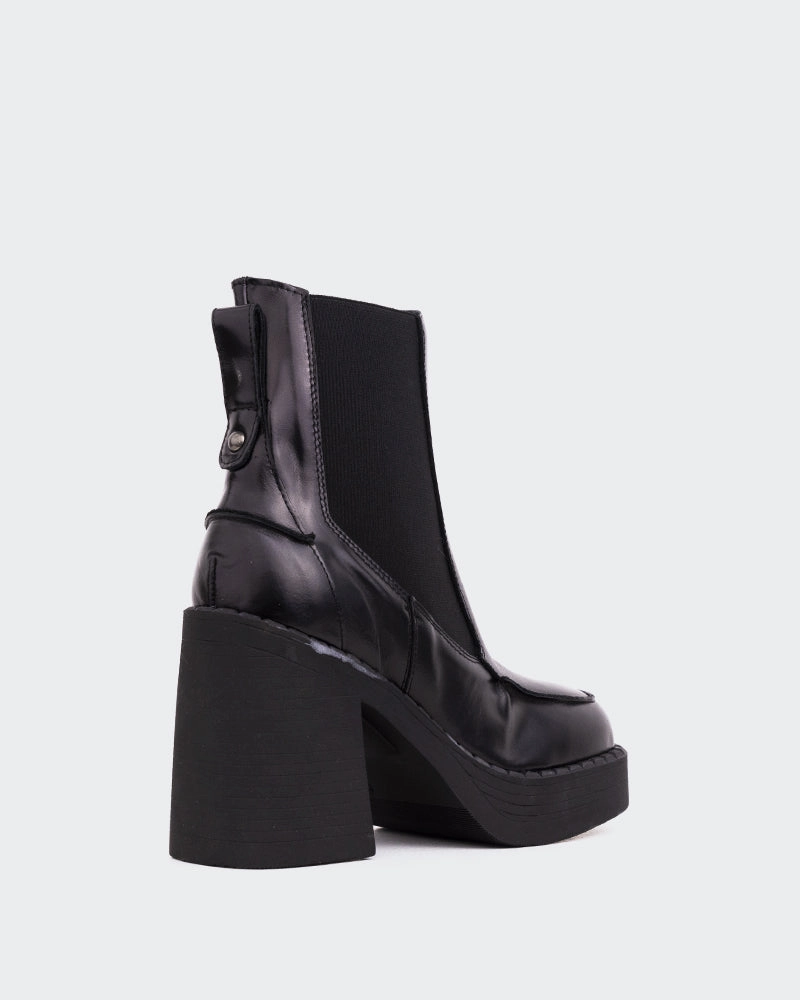 Pepas Black Leather