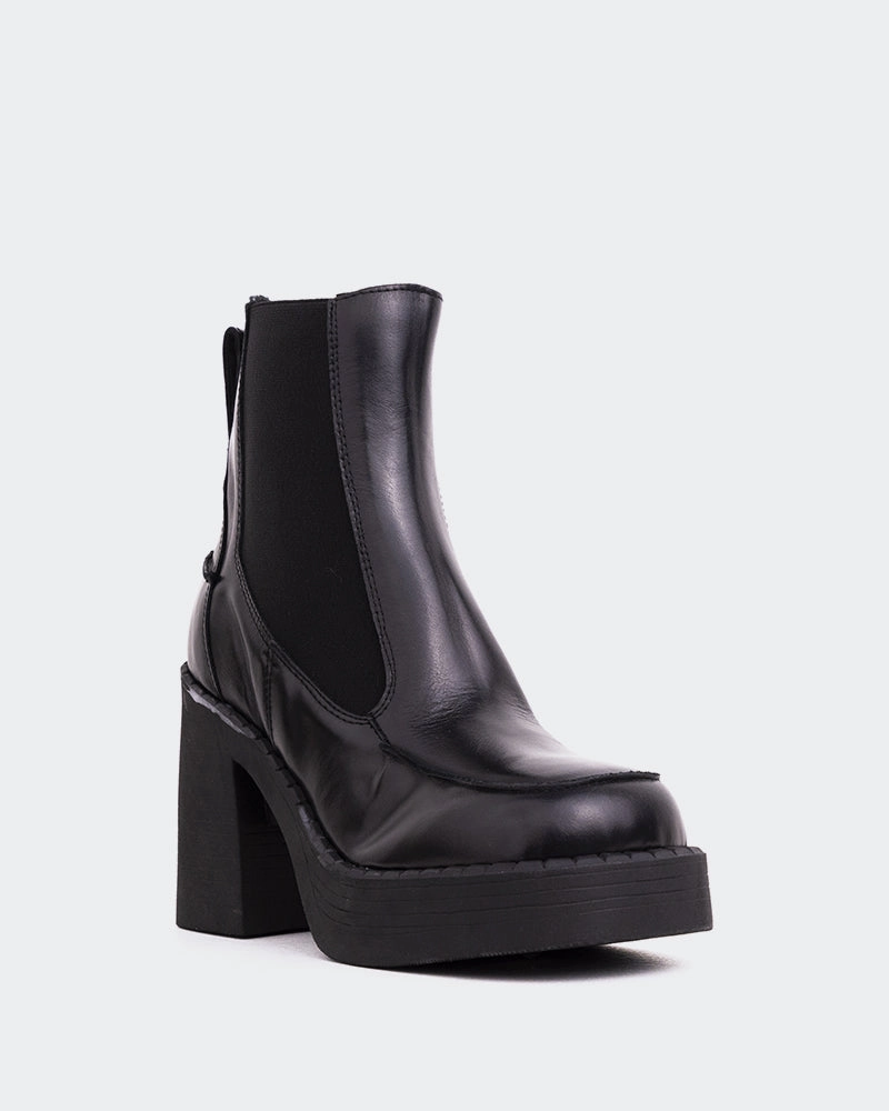 Pepas Black Leather