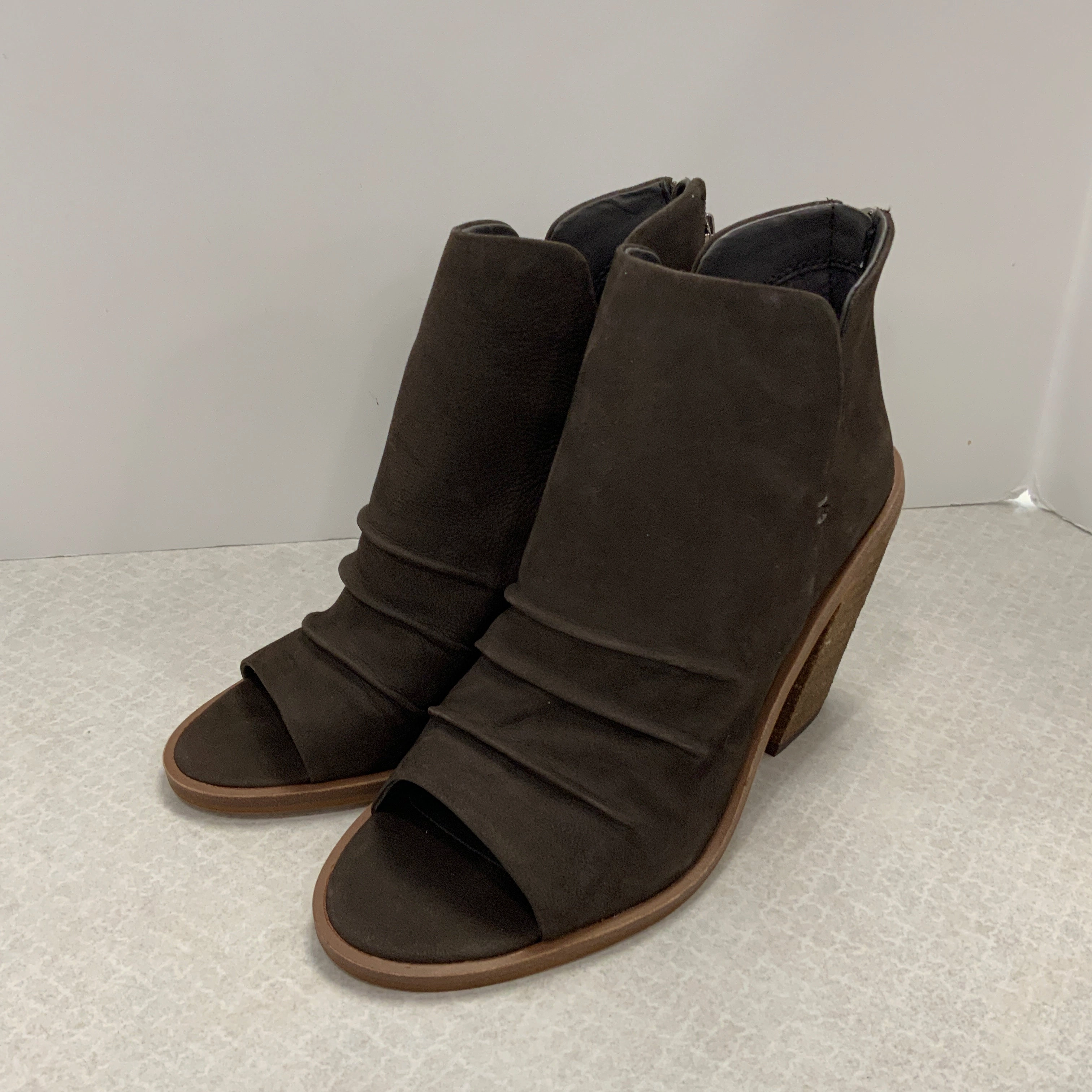 Shoes Heels Block By Vince Camuto In Brown, Size: 6