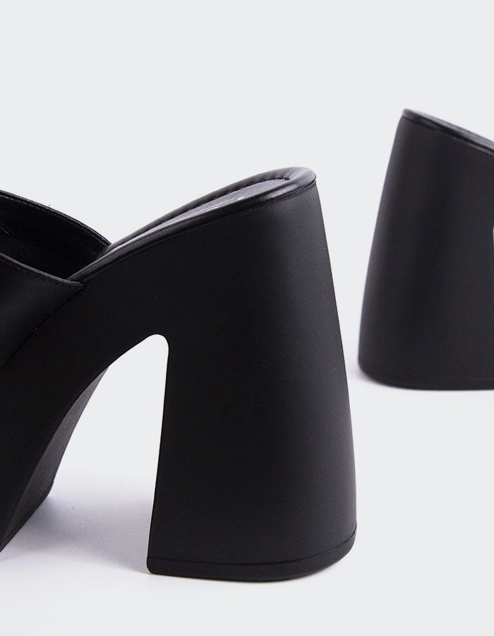 Smyrni Black Leather